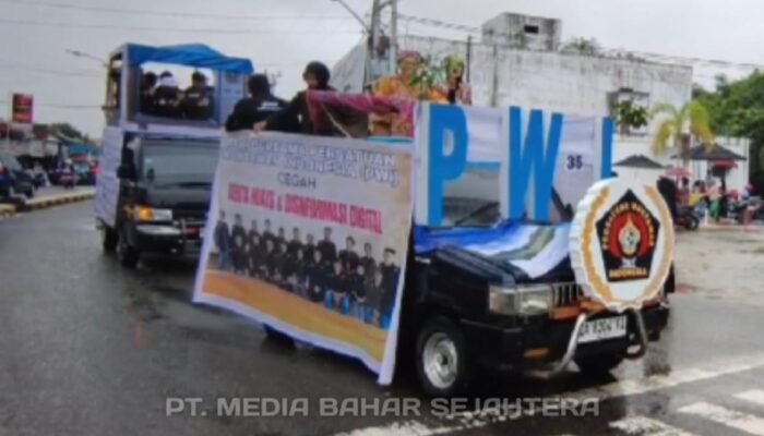 PWI Barsel Meriahkan Karnaval HUT Barito Selatan ke-66