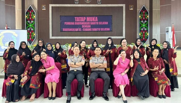 Pentingnya Harmonisasi, Kapolres Barsel Tatap Muka dengan Bhayangkari dan Warakauri