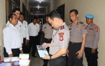 Perangi Penyalahgunaan Narkoba, Kapolres Barsel Tes Urine Personel Satresnarkoba