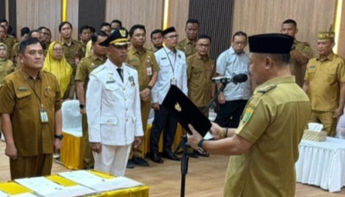 Hawinu B Handen Resmi Jabat Sekretaris DPUPR Barito Selatan, Bupati Tekankan Penguatan Kinerja Infrastruktur