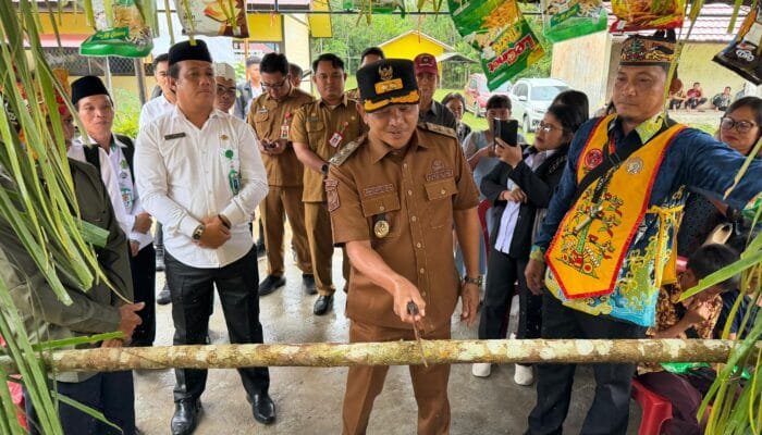 Wakil Bupati Barsel Resmikan Balai Basarah Kayun Bangun Mabuan‎