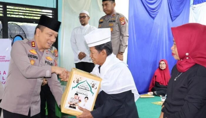 Kapolres Barsel Buka Puasa Bersama Santri Ponpes Ahlussunnah Wal Jamaah‎