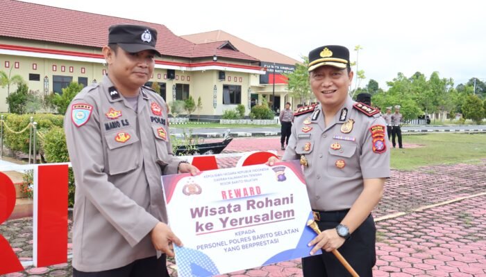 Kapolres Barsel Berikan Reward Wisata Rohani kepada Personel Berprestasi