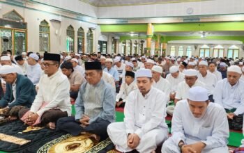 Wabup Barito Selatan Khristianto Yudha, Sholat Idul Fitri Bersama Ribuan Jamaah, di Masjid Agung Baiturrahman Buntok