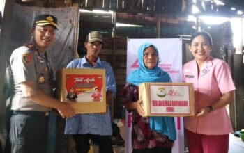 Jelang Paskah, Kapolres Barsel Salurkan Bantuan Tali Asih untuk Warga Bantaran DAS Barito
