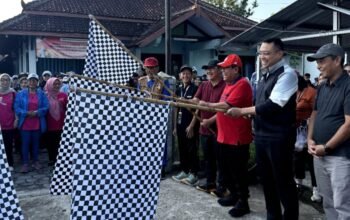 Kapolda, Ketua DPRD dan Walikota Lepas Jalan Sehat PWI DIY