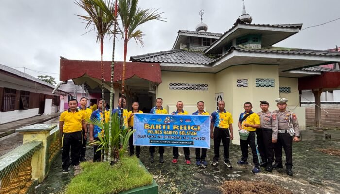 Menyambut Hari Bhayangkara ke-80, Polres Barito Selatan dan Polsek Jajaran Gelar Bakti Religi Bersihkan Tempat Ibadah