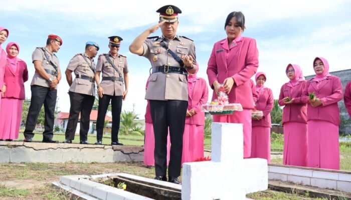 Jelang HUT Bhayangkara ke-80, Polres Barito Selatan Gelar Ziarah dan Tabur Bunga di TMP Abdi Kencana