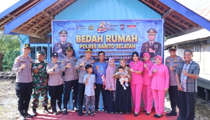 HUT Bhayangkara ke-80, Kapolres Barito Selatan Serahkan Kunci Rumah Hasil Bedah untuk Anak Purnawirawan Polri
