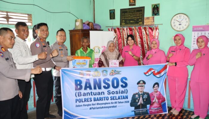 HUT Bhayangkara ke-80, Polres Barito Selatan Salurkan 80 Paket Bansos untuk Warga Kurang Mampu