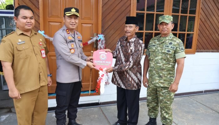 ‎Kapolres Barsel AKBP Jacson R Hutapea Serahkan Kunci Kantor PP Polri Barito Selatan