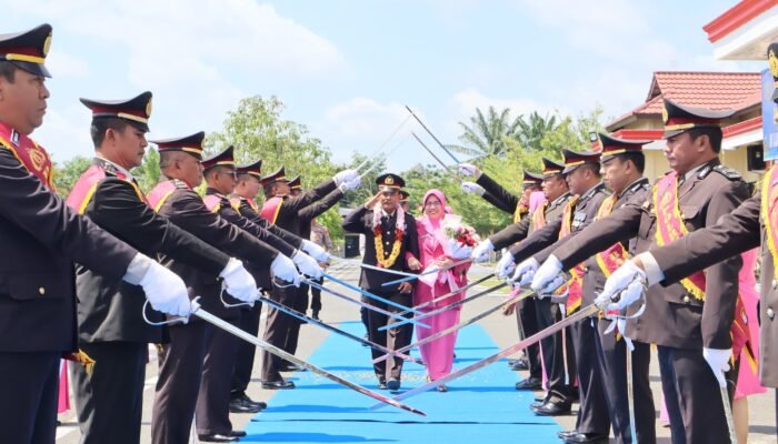 Upacara Pedang Pora  Warnai Pelepasan Tiga Perwira Polres Barito Selatan Masuki Masa Pensiun