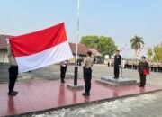 Polres Barsel Kibarkan Merah Putih, Wakapolres: Isi Kemerdekaan dengan Pengabdian Terbaik