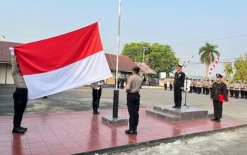 Polres Barsel Kibarkan Merah Putih, Wakapolres: Isi Kemerdekaan dengan Pengabdian Terbaik