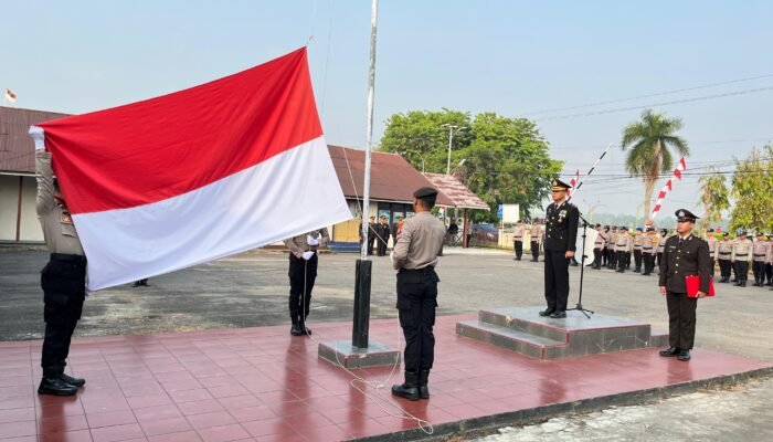 Polres Barsel Kibarkan Merah Putih, Wakapolres: Isi Kemerdekaan dengan Pengabdian Terbaik