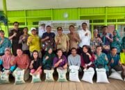 Warga Malungai Raya Dapat Bantuan Cadangan Pangan, Wabup Barsel Tekankan Kewaspadaan Karhutla
