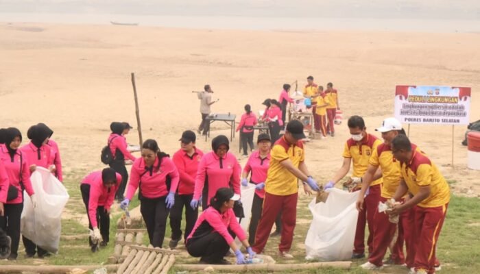 Polres Barsel Bergerak, Pantai Gosong Dibersihkan Dukung Gerakan Indonesia ASRI
