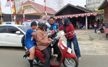 Kabut Asap Makin Pekat, Demokrat Barsel Bagikan Masker Gratis untuk Warga