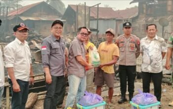 Pemkab Barsel Salurkan Bantuan Kepada Korban Kebakaran Di Pendang