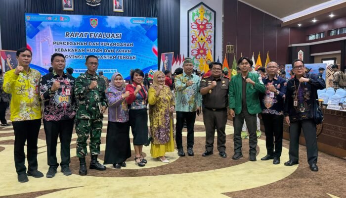 Karhutla Barsel Makin Mengkhawatirkan, Bupati Eddy Raya Paparkan Langkah Tanggap Darurat di Rapat Evaluasi