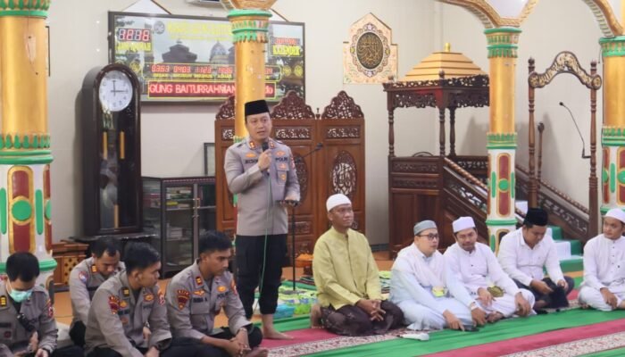 Jumat Curhat Jadi Momen Perpisahan, Kapolres Barsel Pamit kepada Jamaah Masjid Baiturrahman