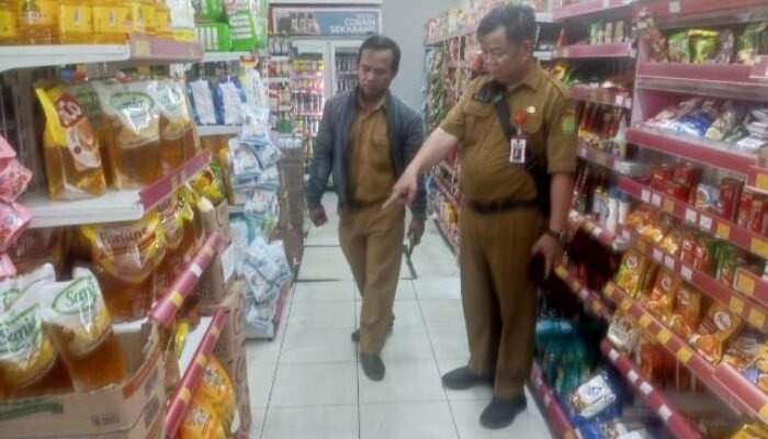 Sidak Pasar di Buntok, DKUKMPP Barsel Temukan Dua Merek Beras Tak Sesuai Standar