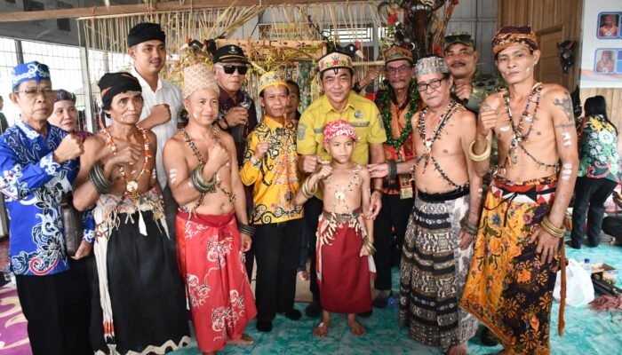 Wabup Barsel Hadiri HUT ke-3 Balai Adat Ngebas Baya, Ajak Generasi Muda Lestarikan Budaya Leluhur