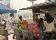 Peduli Warga Terdampak Kabut Asap, H. Raden Sudarto Bagikan Ribuan Masker Gratis di Buntok