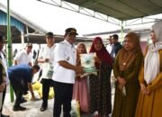 Bupati dan Wabup Barsel Salurkan Bansos dan Cadangan Pangan ke Rantau Bahuang, Keluarga Berisiko Stunting Jadi Perhatian