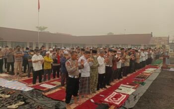 Prihatin Kabut Asap Karhutla, Polres Barsel Gelar Sholat Istisqa Memohon Hujan Segera Turun