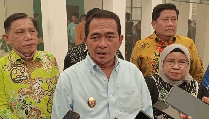Diselimuti Kabut Asap Tebal, Ratusan Warga Serbu Gerakan Pangan Murah di Barsel