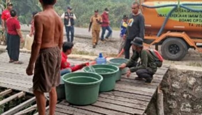Musim Kemarau, Pemkab Barsel Salurkan 272.600 Liter Air Bersih Gratis ke 16 Desa dan Kelurahan